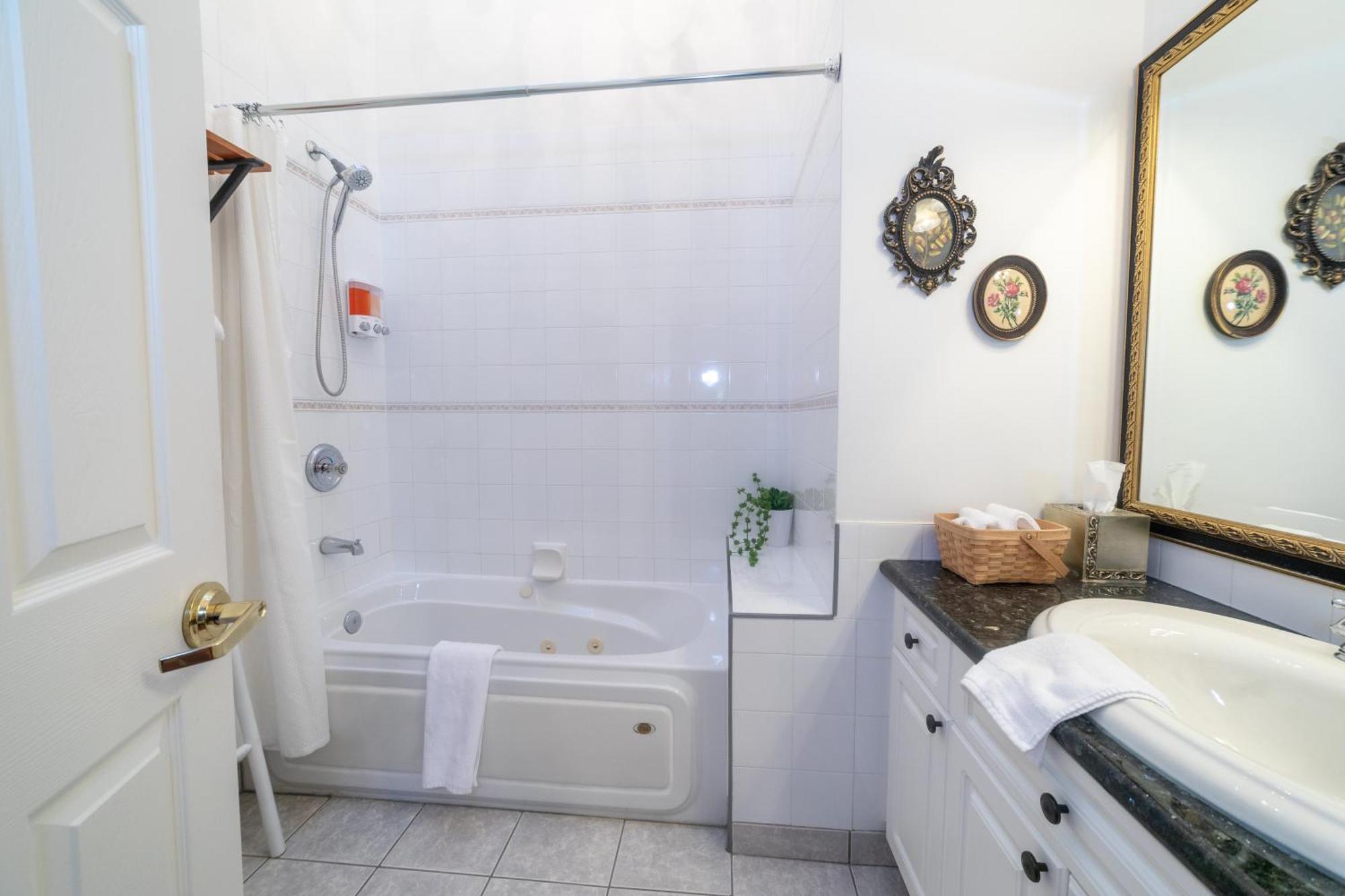 Beaujolais Boutique B&B at Thea's House Banff Chambre photo